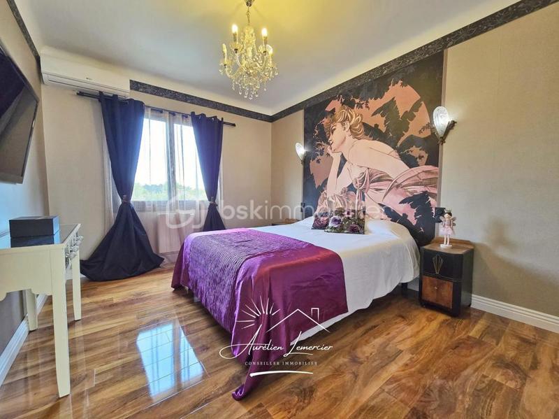 Maison - 200 m² - 6 pièces