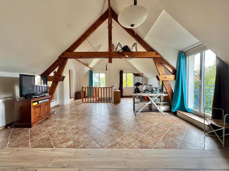 Maison - 240 m² - 5 pièces