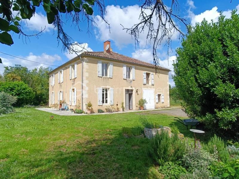 Maison - 292 m² - 9 pièces