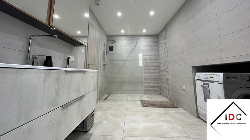 Appartement - 163 m² - 6 pièces