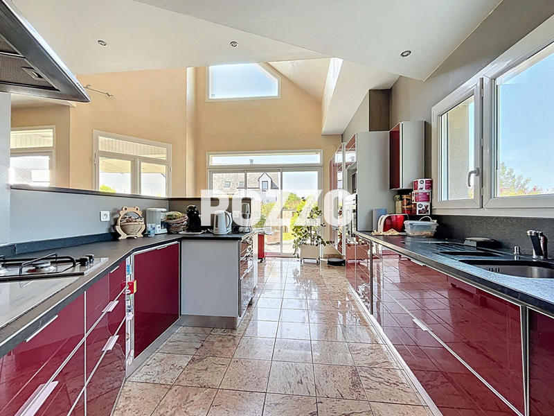 Maison - 210 m² - 8 pièces