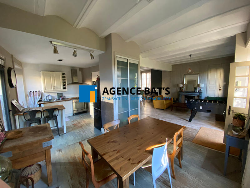 Maison - 218 m² - 7 pièces