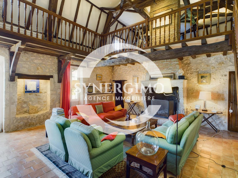 Propriété - 550 m² - 16 pièces