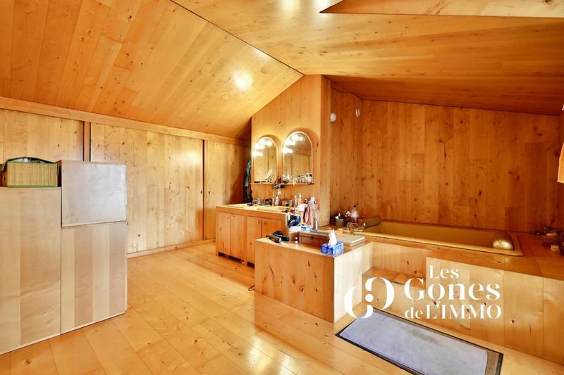 Maison - 220 m² - 7 pièces