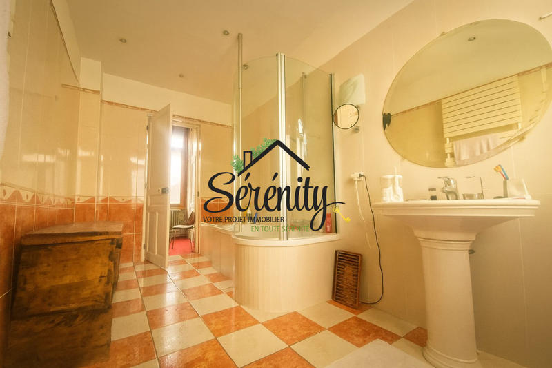 Maison - 243 m² - 8 pièces