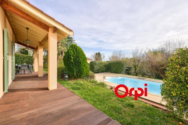 Maison - 203 m² - 6 pièces