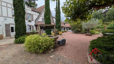 Demeure - 460 m² - 14 pièces