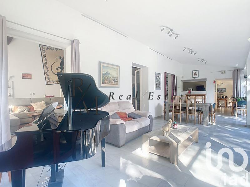 Maison - 330 m² - 12 pièces