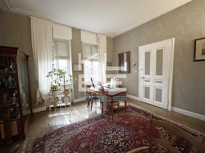 Maison - 280 m² - 12 pièces