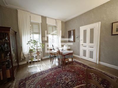 Maison - 280 m² - 12 pièces