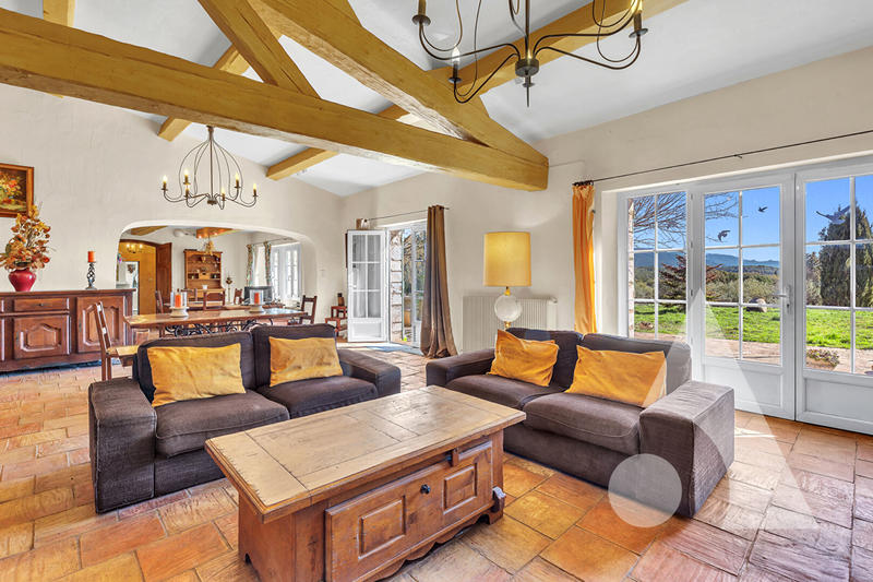 Maison - 640 m² - 18 pièces