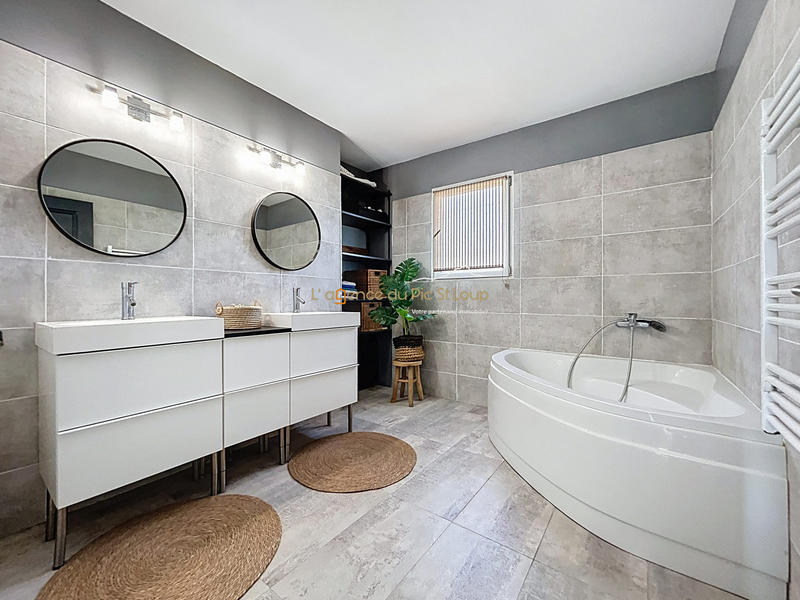 Villa - 215 m² - 7 pièces