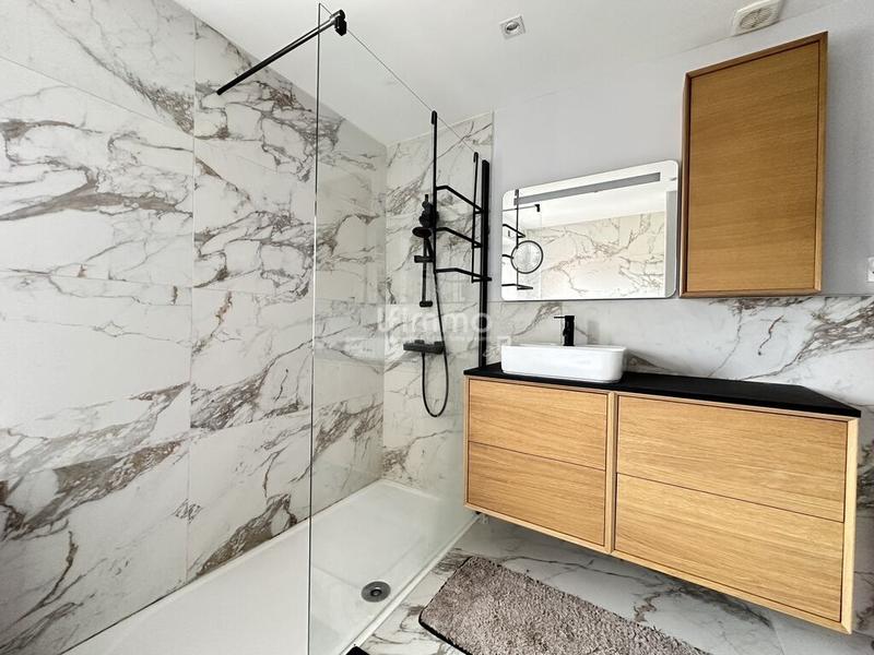 Maison - 189 m² - 8 pièces