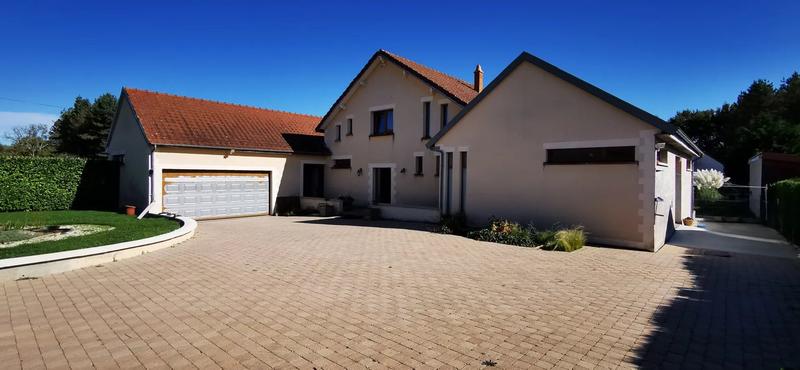 Maison - 284 m² - 10 pièces