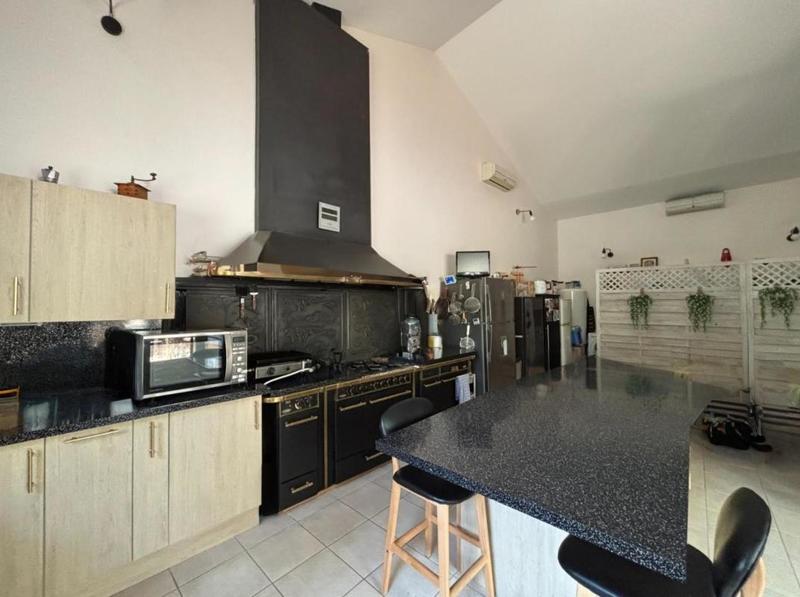 Maison - 280 m² - 7 pièces