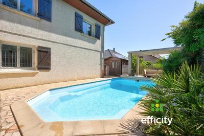 Maison - 200 m² - 7 pièces