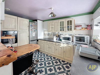 Maison - 92 m² - 4 pièces