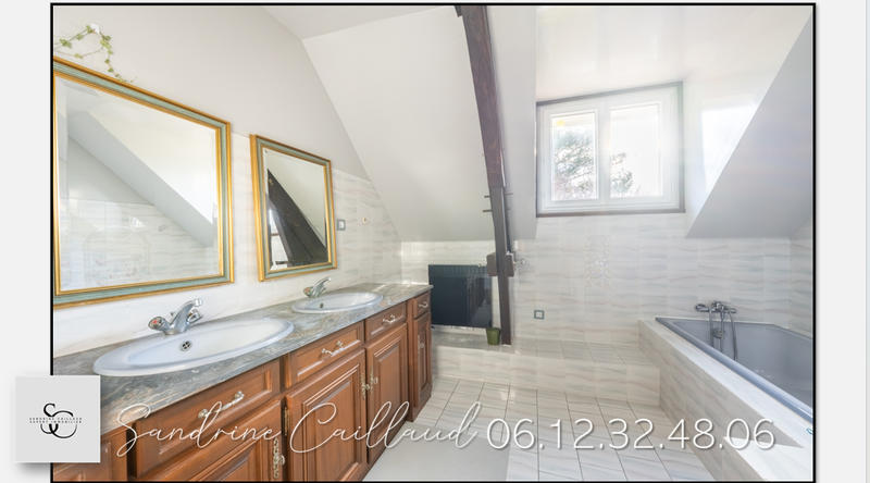 Maison - 219 m² - 10 pièces