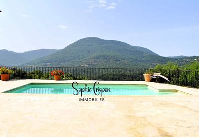 Villa - 245 m² - 8 pièces