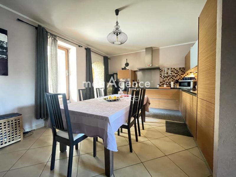 Maison - 213 m² - 6 pièces