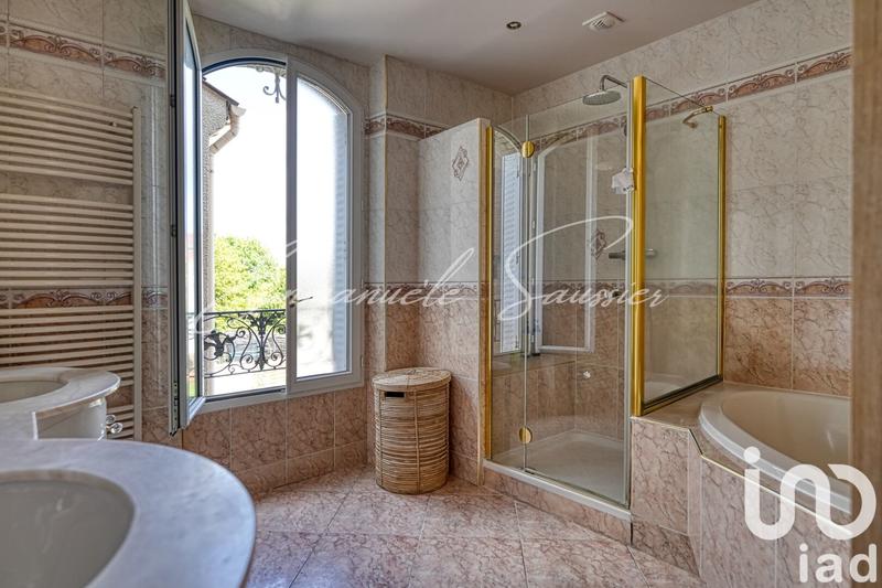 Maison de maîtres - 223 m² - 10 pièces