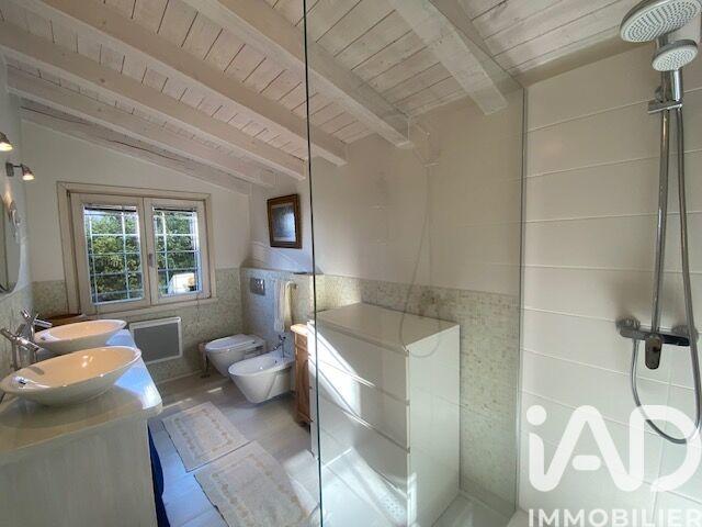 Maison - 219 m² - 7 pièces