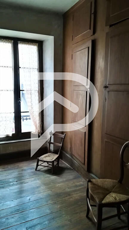 Maison - 240 m² - 11 pièces