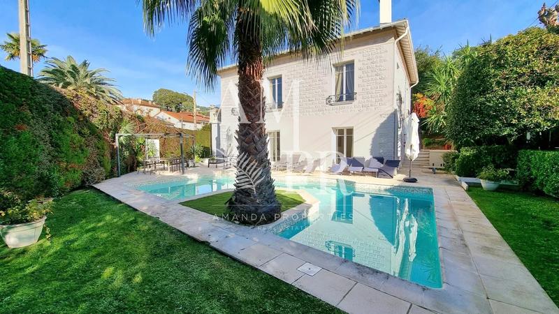 Villa - 350 m² - 8 pièces