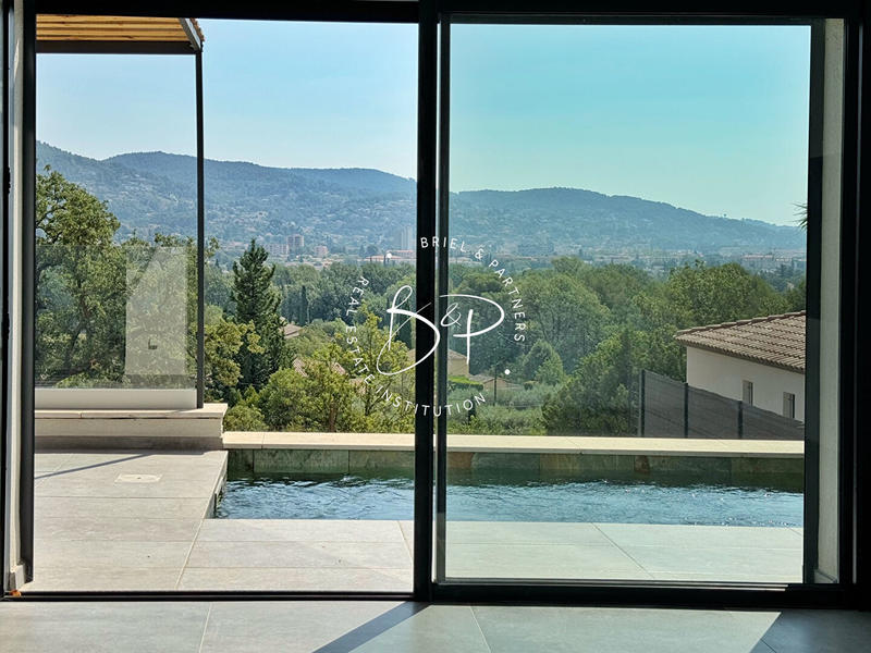 Maison - 99 m² - 4 pièces