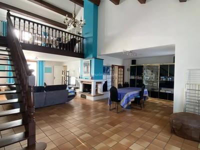 Maison - 223 m² - 4 pièces