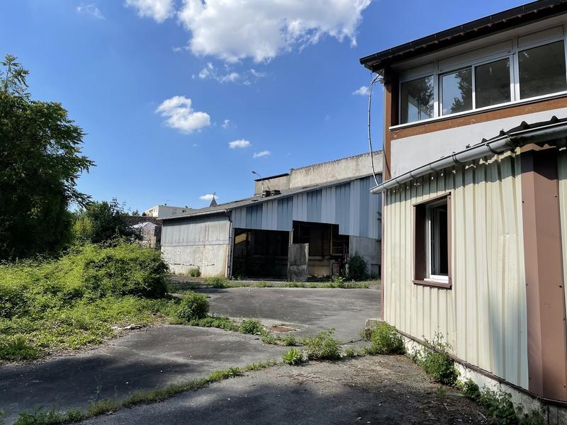 Maison - 1 500 m² - 7 pièces