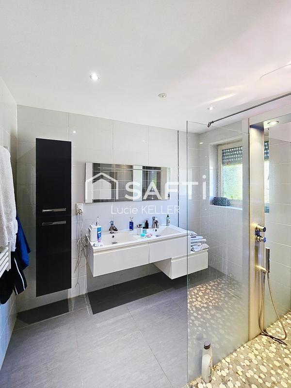 Maison - 230 m² - 7 pièces