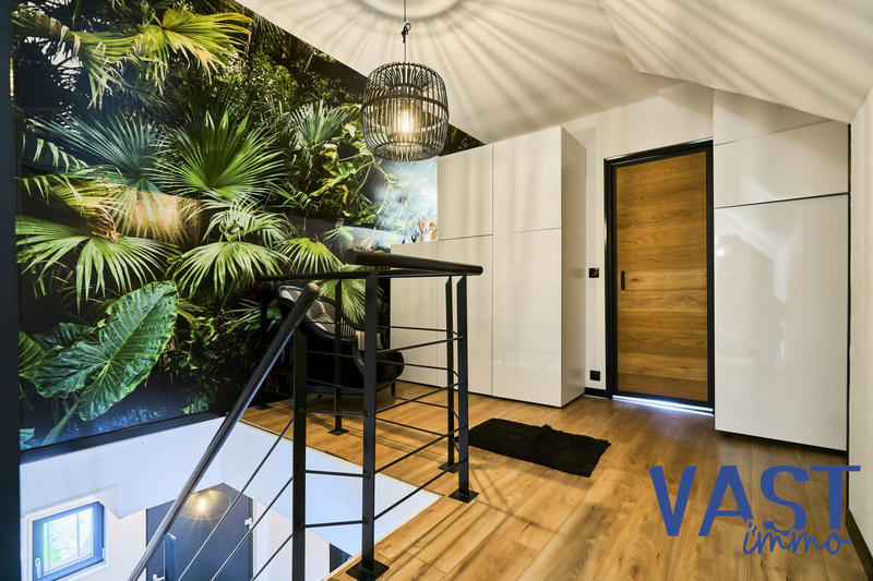 Maison - 217 m² - 6 pièces