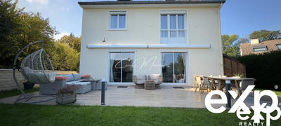 Maison - 212 m² - 8 pièces