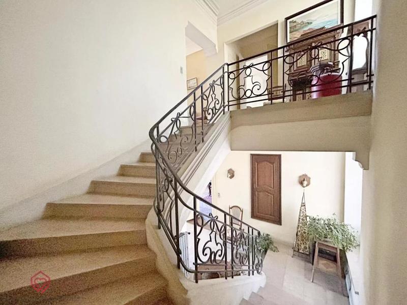 Propriété - 339 m² - 11 pièces