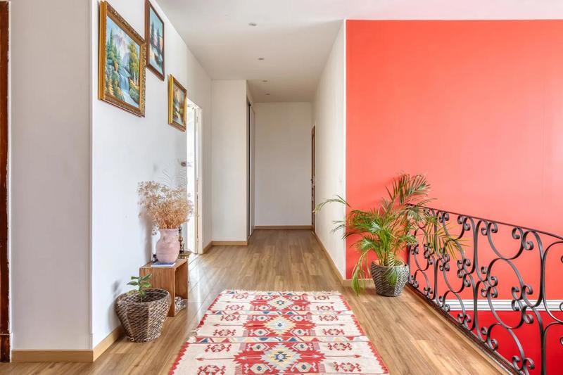 Maison - 285 m² - 10 pièces