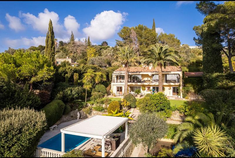 Villa - 270 m² - 6 pièces