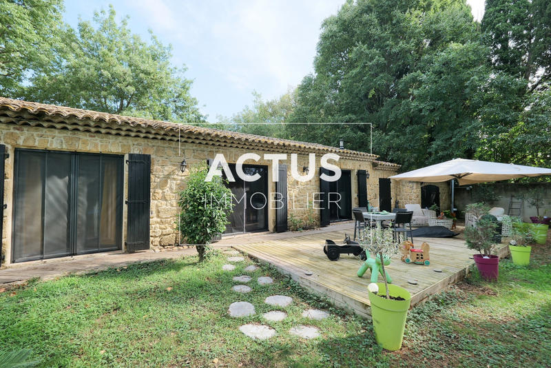 Maison - 233 m² - 8 pièces