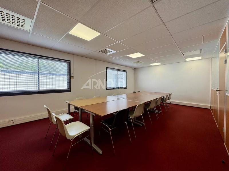 Bureau - 173 m² - 7 pièces