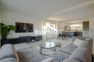 Maison - 137 m² - 6 pièces