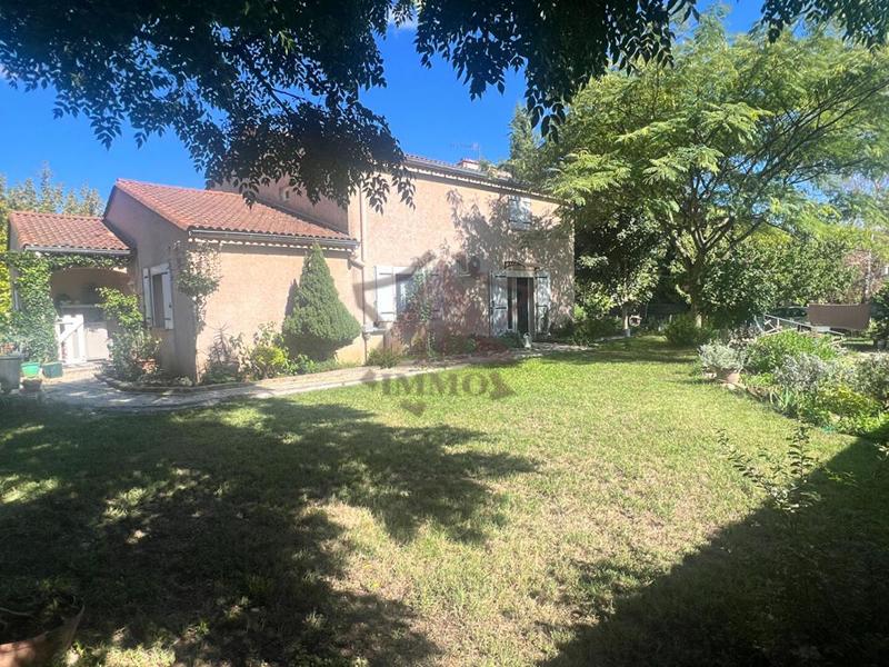 Villa - 221 m² - 9 pièces