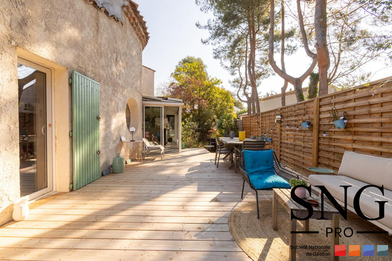 Maison traditionnelle - 146 m² - 8 pièces