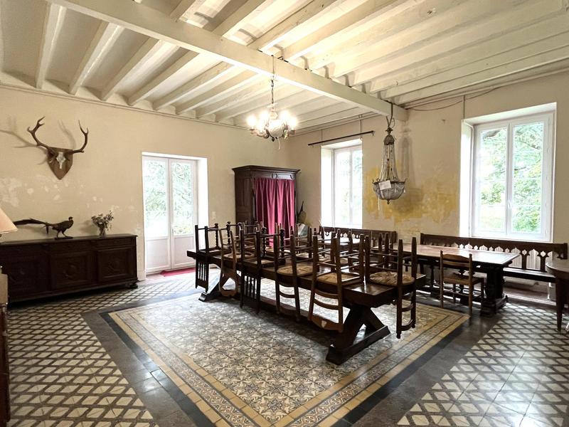 Maison de maîtres - 900 m² - 15 pièces