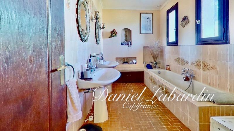 Maison - 217 m² - 6 pièces