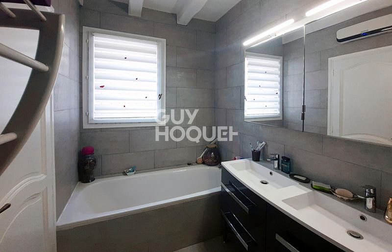 Maison - 180 m² - 7 pièces