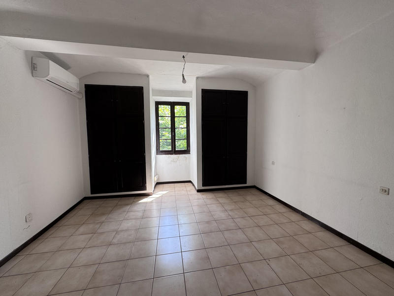 Maison - 311 m² - 9 pièces