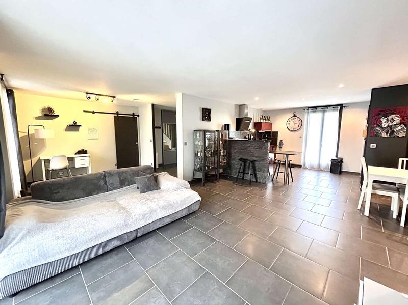 Maison traditionnelle - 130 m² - 8 pièces