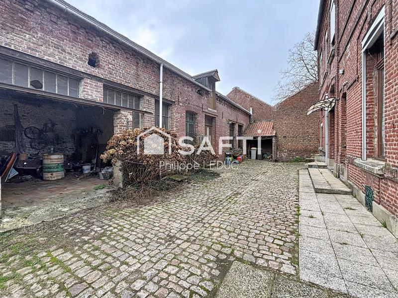 Maison - 259 m² - 8 pièces