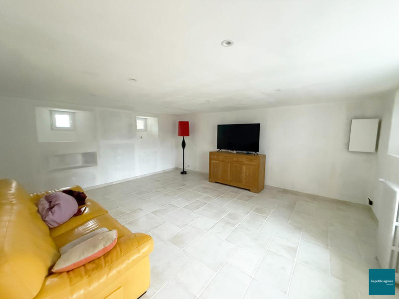 Maison - 250 m² - 8 pièces