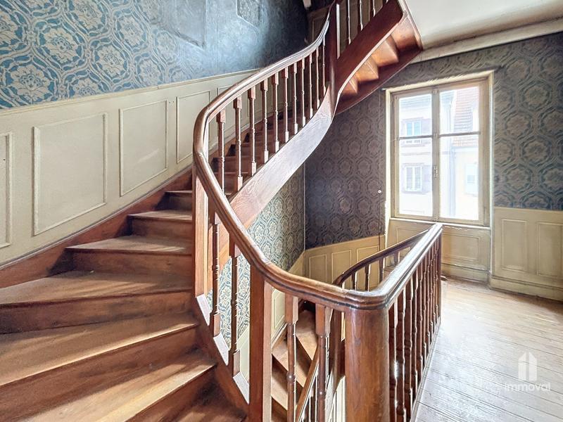 Maison - 238 m² - 11 pièces